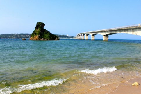 横から古宇利大橋