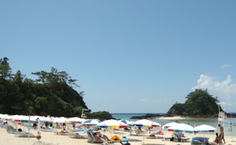 名護浦湾ビーチ