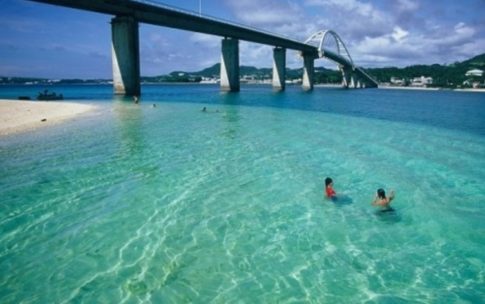 瀬底島