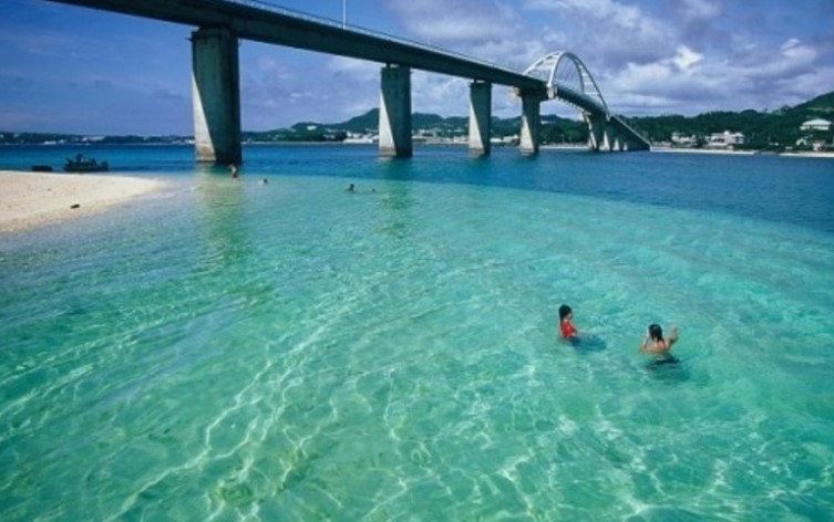 瀬底島