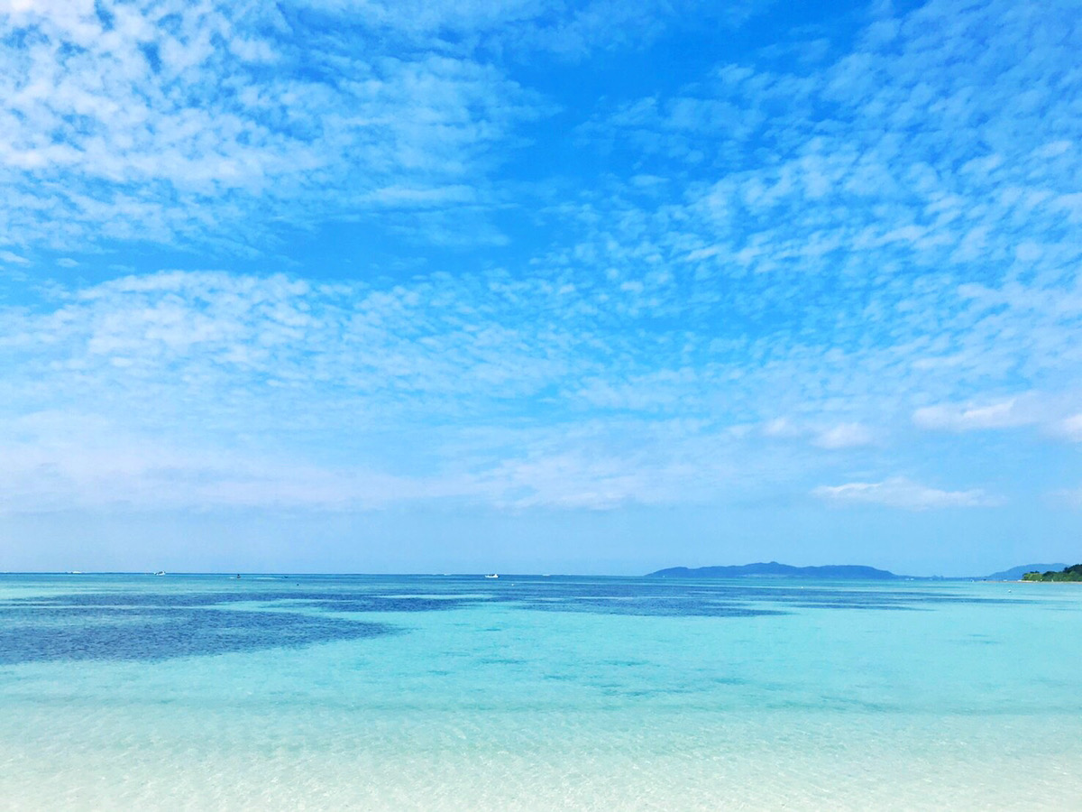 白い砂浜×エメラルドブルーの海『コンドイ浜』