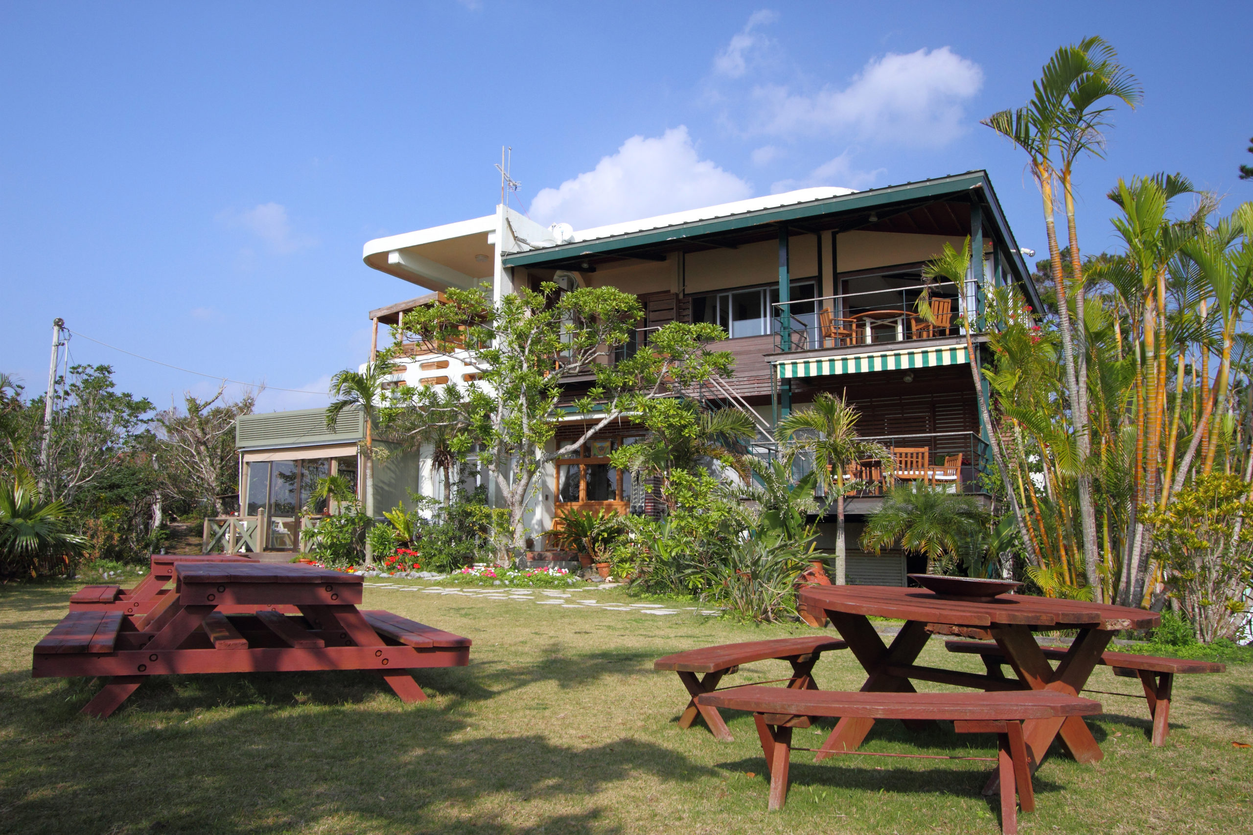 お洒落なプチホテル『やんばるロハス』で自然の中に溶け込む！