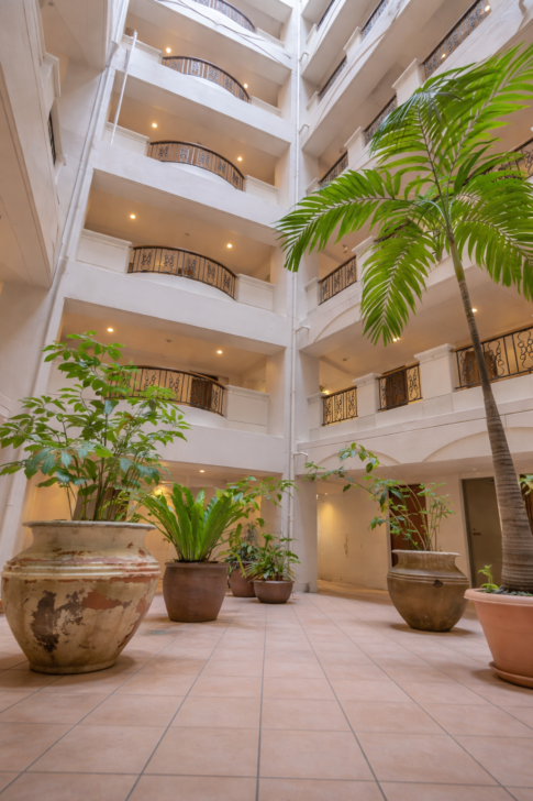 リブレガーデンホテル吹き抜け